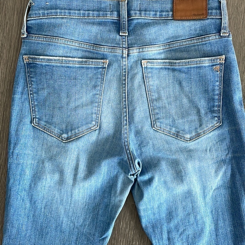 Sz27 Madewell 9” Mid-Rise Skinny and Distressed in a Medium Light Wash GUC - Picture 9 of 14